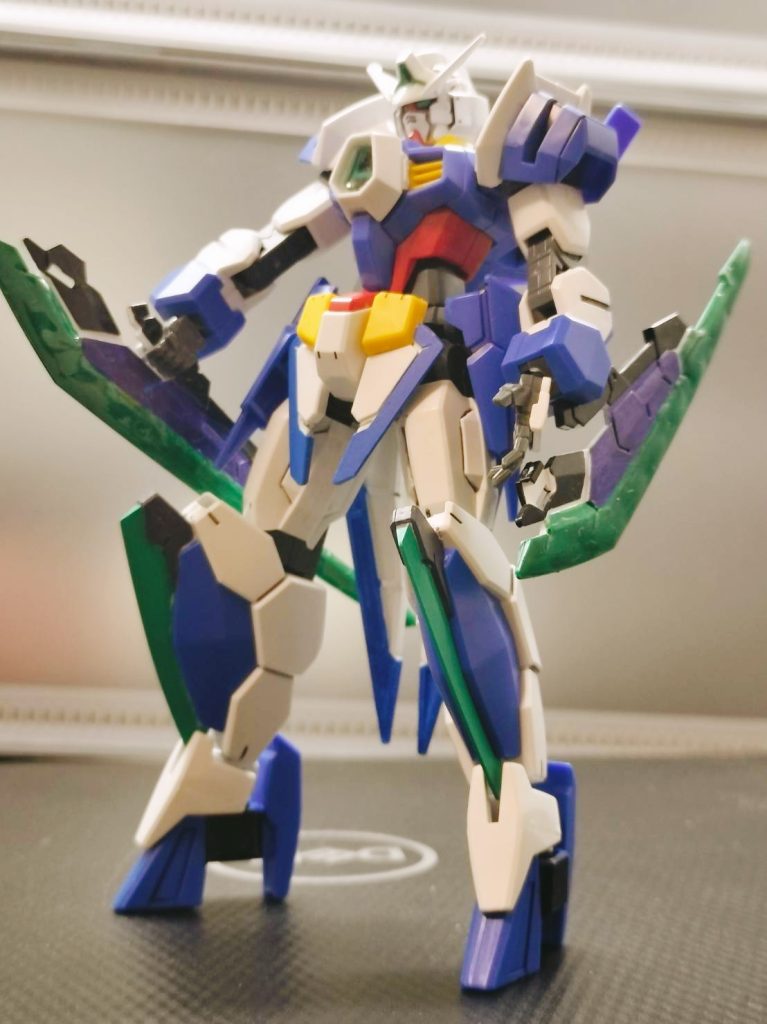 腕付の武器は塗装が剥げてしまうので、改造して脱着可能にしたい。あとはバックスカートの肉抜きもパテで埋めたい。