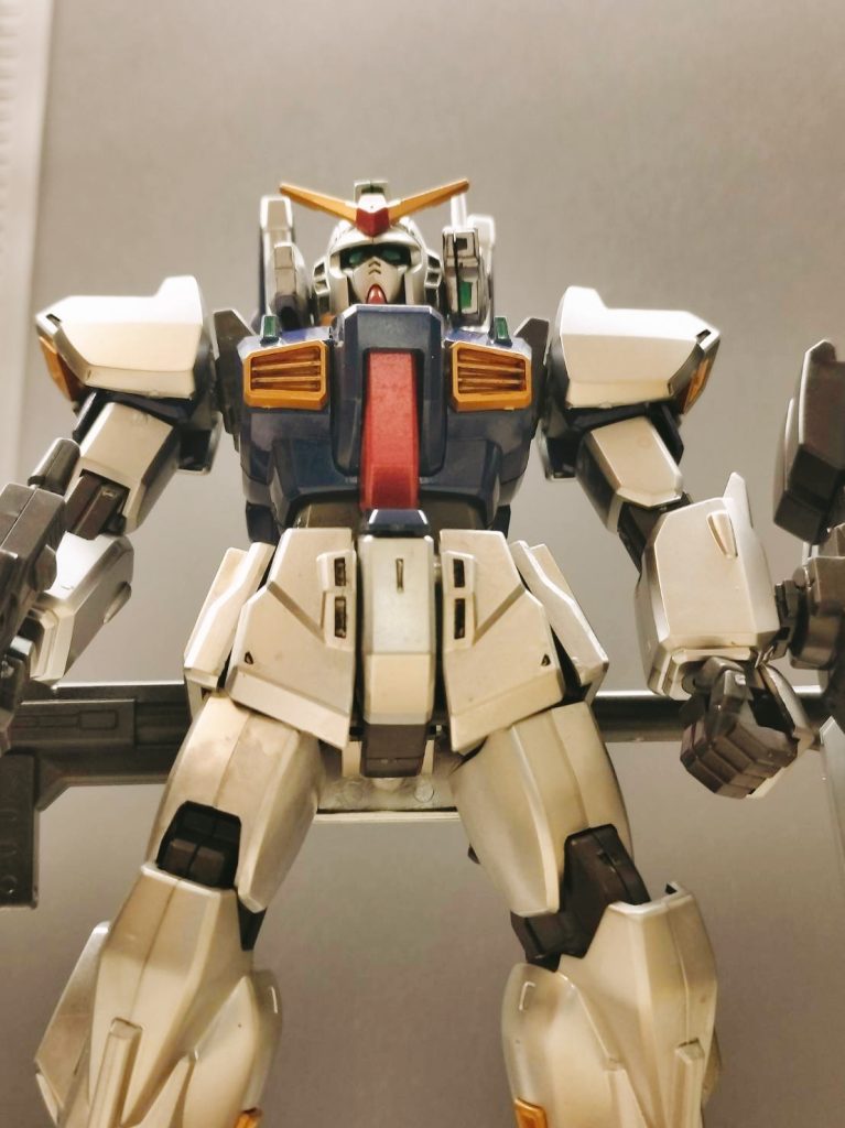 合わせ目、消せませんが、イグニッションカラーはそれを相殺するほどの重厚感と存在感です。