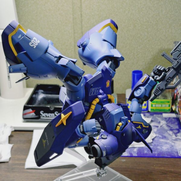 本体完成した時点でﾌﾞﾝﾄﾞﾄﾞ始めたりして先に進まなくなりました(←ｱﾎ製作開始からひと月経っちゃいましたので、いい加減残りの兵装の塗装→墨入れ→デカール→トップコートまで土日で終わらせないと…（2枚目）