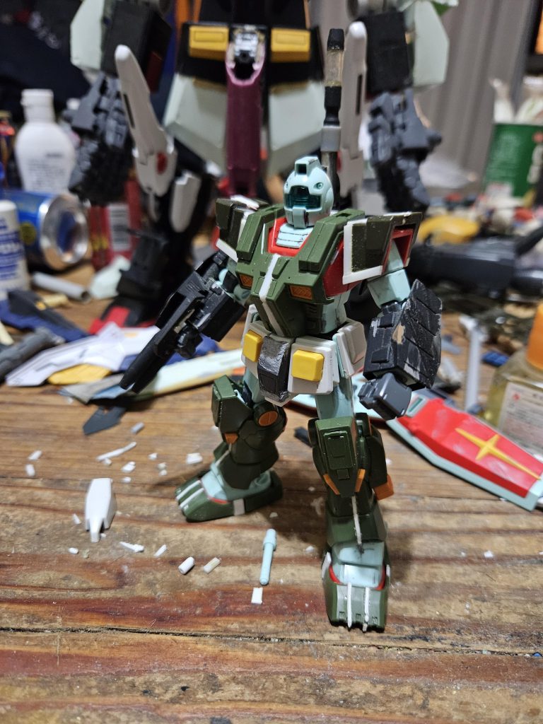 作品名：フルアーマージム<p>スカート部は外付けのヘリウムコア・コントローラーになりました ガンダムより後に製造されてるので技術的に総ジェネレーターがガンダムを上回ってればいいなぁ😁</p>
