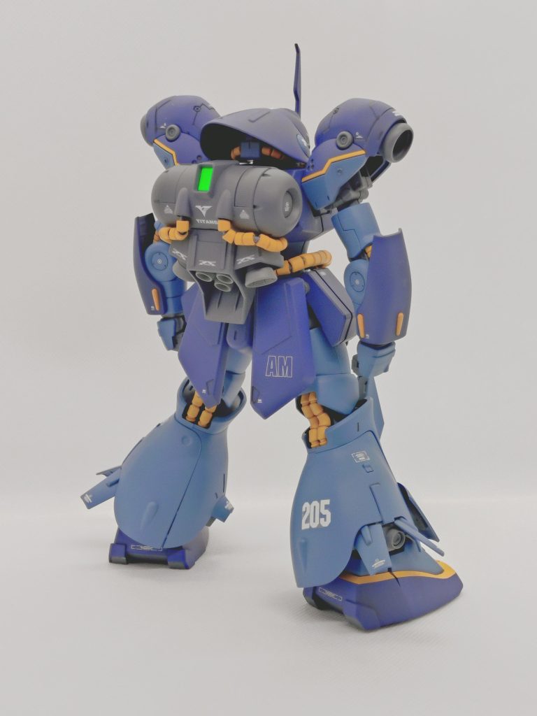 パイプが軟質樹脂でなくて助かりましたバックパックは元ネタではボディ色同様ツートンですが、メンドクサイので呉工廠グレーの単色で