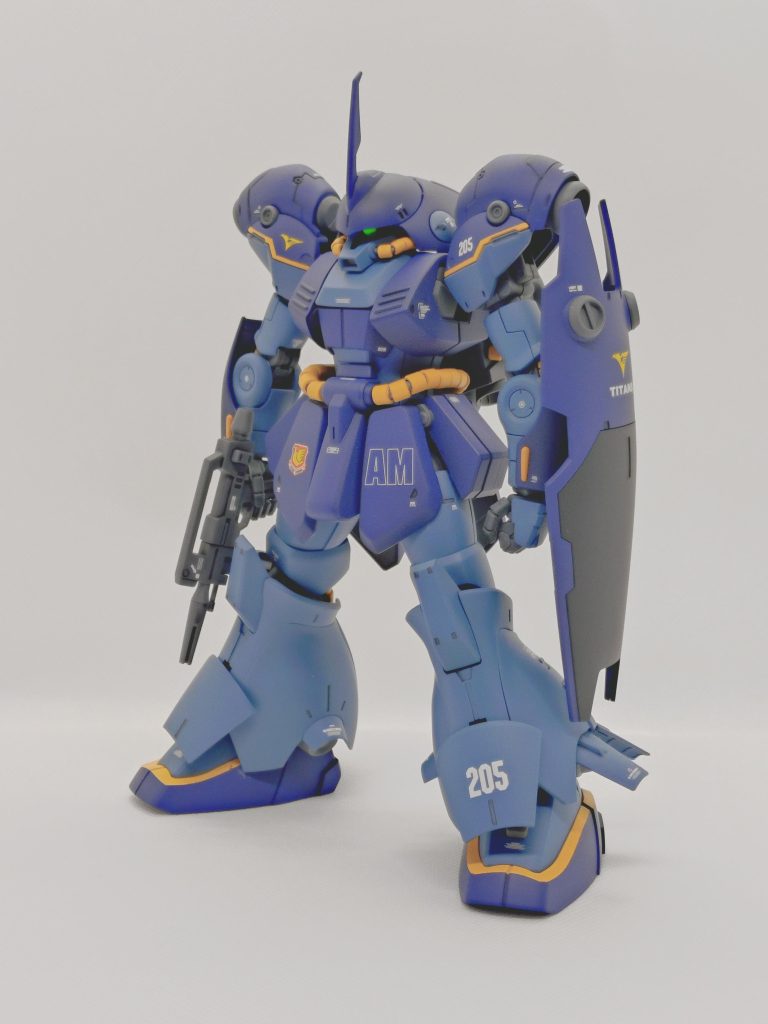 ディフェンス重視はジムコマ盾+ビームガン(ライフルとは呼ばんでしょ)で盾取り付けはネオジム磁石です