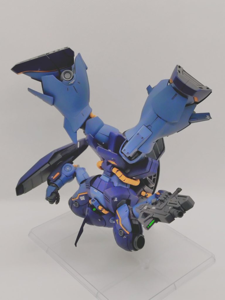 油断すると足裏やボディカバー裏の塗り残しが丸見えになるのでリスキーですが