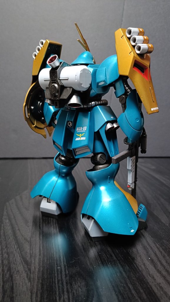 バックパックのタンク分もホワイトで塗り分けしてみました。