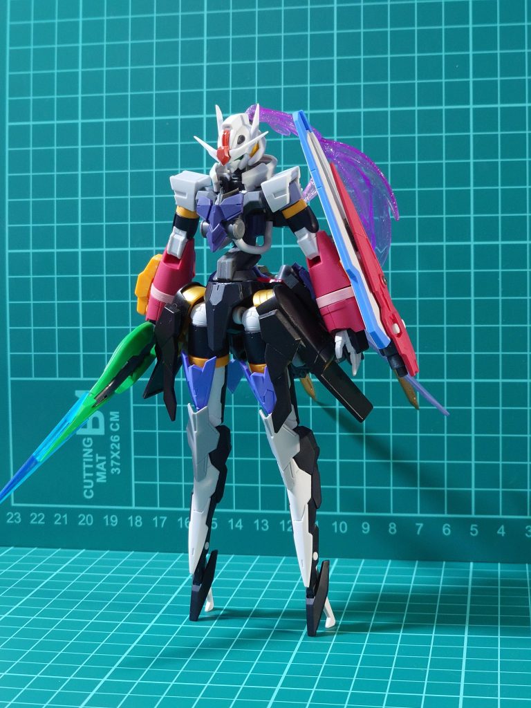 塗装前ヴァルキュリアフレームは肩のフレームをギリギリまで短縮して細身の胴体に調整しました