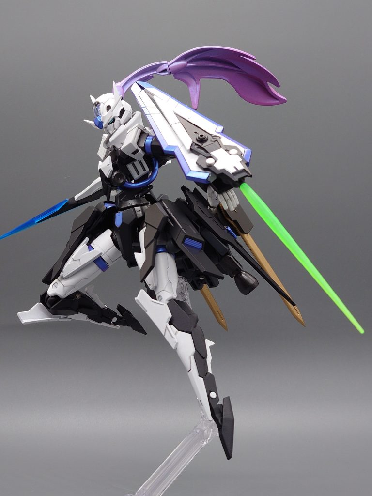 複合兵装攻盾『アルテミス』ビームライフル、ビームサーベル、シールドの複合兵装です。