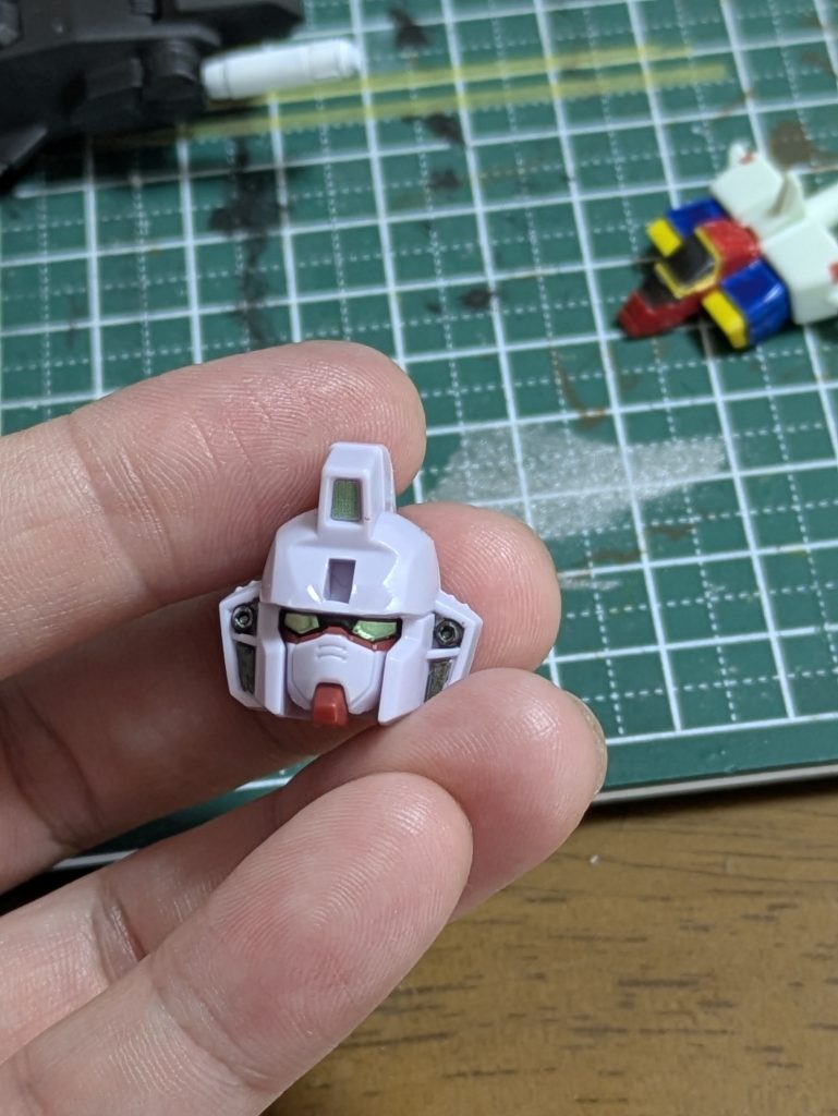 綺麗に撮れましたオデコ凹んでますがアンテナで殆ど隠れる(パテすると部分塗装仕上げが出来なくなる)のでOKです