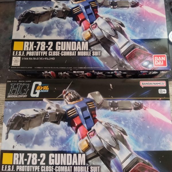 ジムIII　②スタイル改修が一応終わったので記念撮影😊ビームジャベリンを装備して遊びました😆頭部は2m/m延長して改修してあります✨サイドアーマー、リアスカートの裏を作りました🎶塗装しやすいように別パーツにしてあります。肘のマルイチモールドが欲しかったのと、脚を延長し過ぎたこともあり、細くて貧弱なマルイチモールド付きの腕を物色していたところ、リバイヴ・ガンダムが良さそうだったので、在庫の山からサルベージしました😸発売日に購入したであろう赤バンダイの35th印刷が入っていたので、「作らないコレクション」になってもらい、新たに購入しました😓今、購入すると高いんですね😱（5枚目）