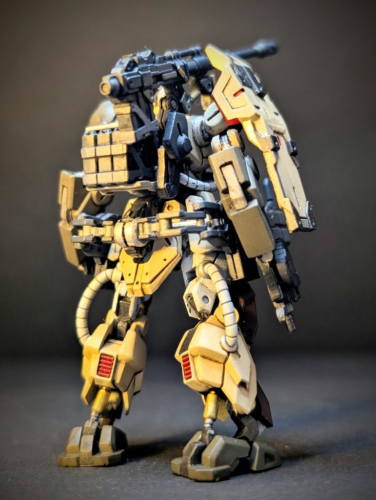 背中もかっこいい！ちょっと電球色当てすぎたなー