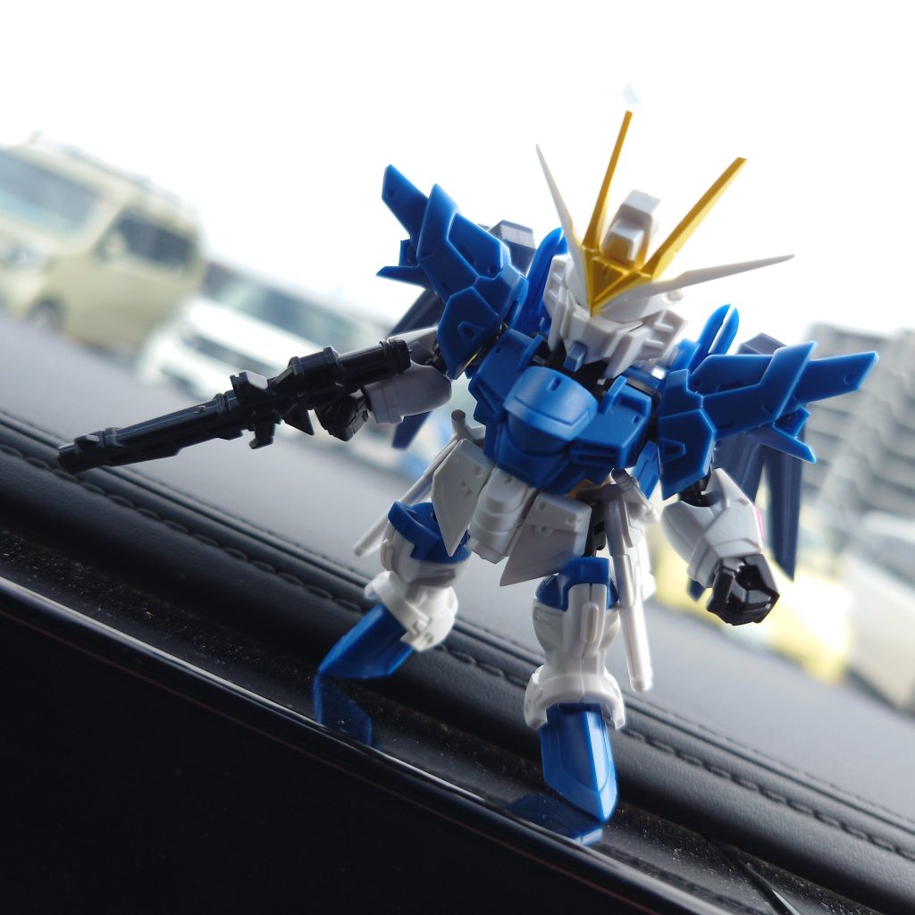 こちらは、組み立てた直後の塗装前てす。ちなみに、映画はまだ見てません(^_^;)