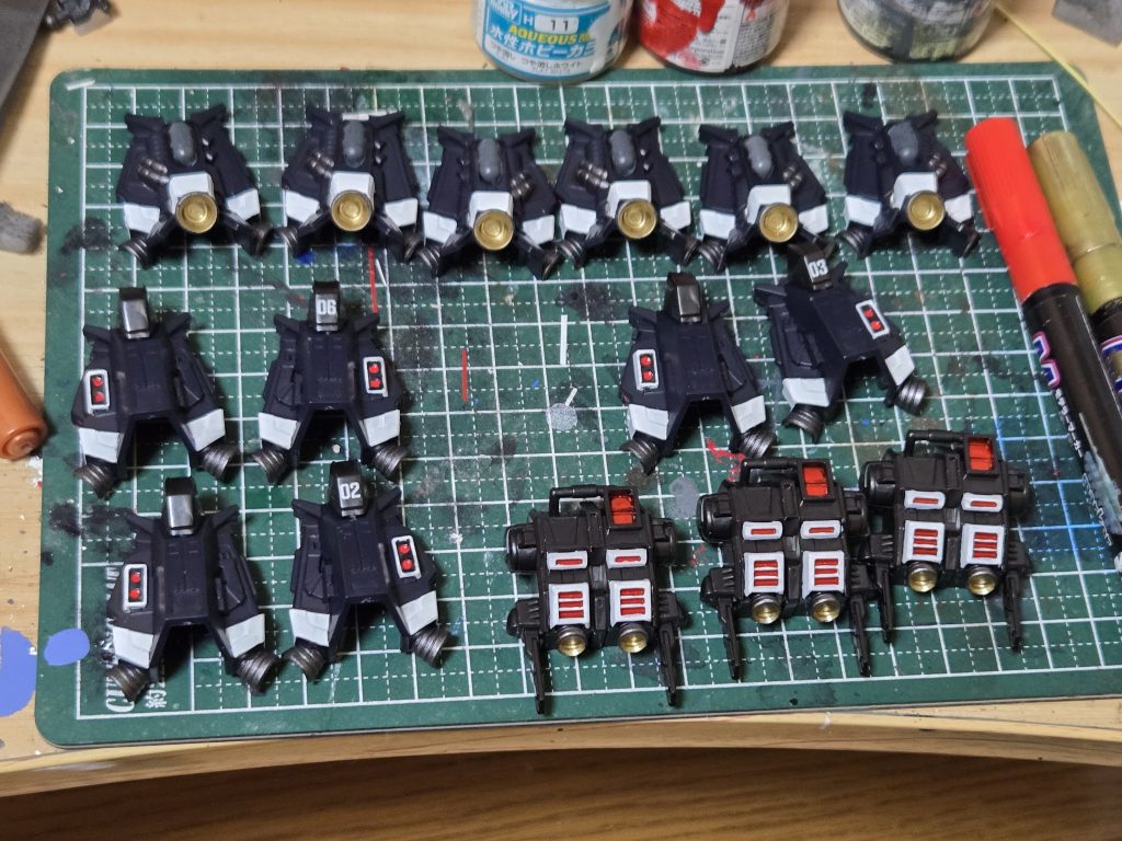 こんな感じに～この後細かい修正やらデカール貼り、モノアイも百均シールに変えてみたりしていく予定です(((^_^;)