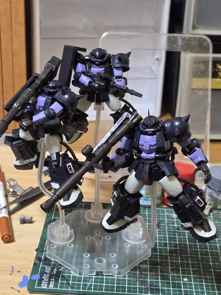 02,03,06とナンバー入った膝パーツが付属✨3体揃えるのがデフォといわんばかり？