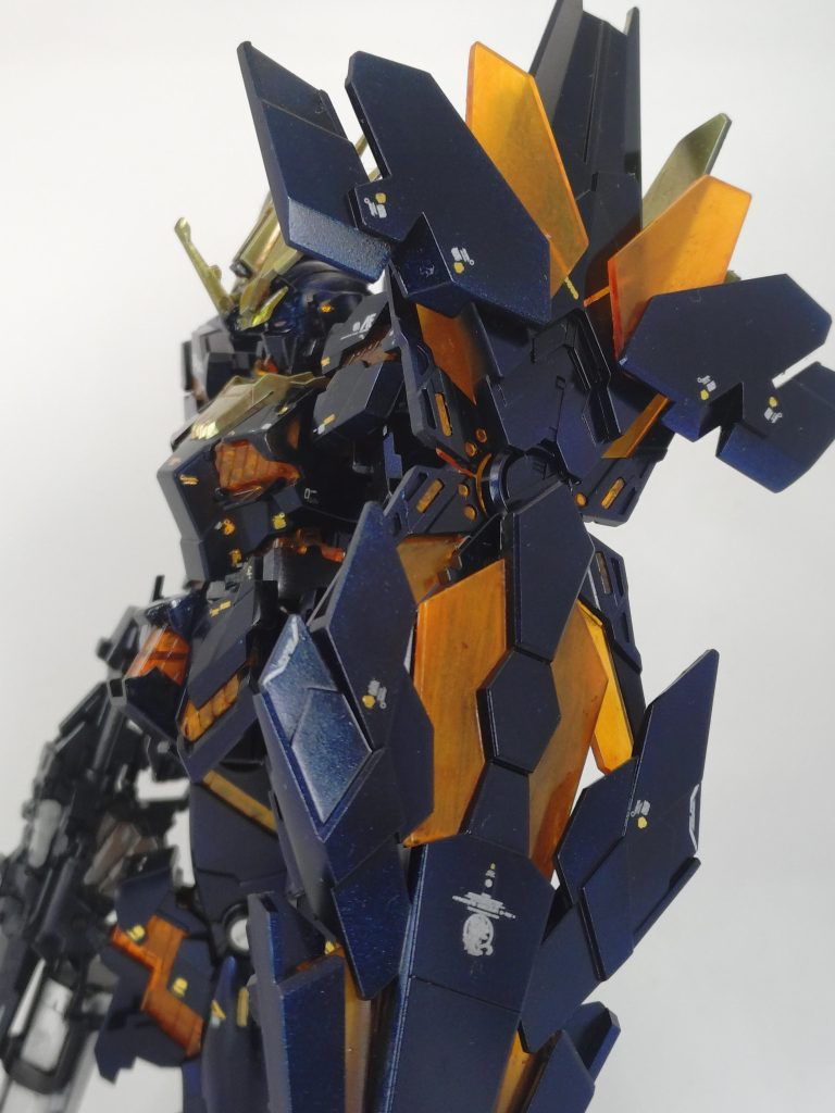 社外品のRG用デカール貼ってます