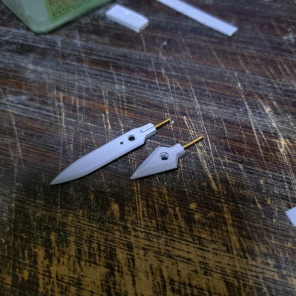 ヒートスピアとその他の刃物の制作です。戦国武将の槍をイメージしてましたが、何処かの国の部族の戦士が持つ槍っぽくなっちゃいました（笑）短刀も追加制作中。（3枚目）