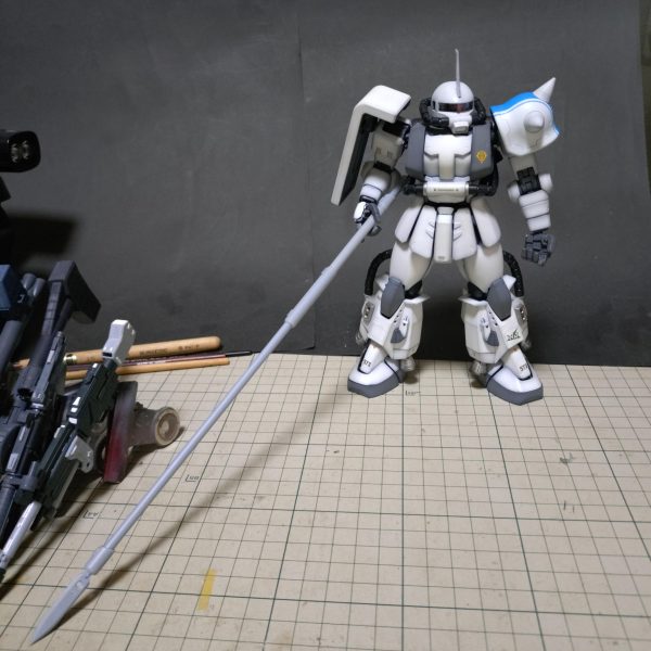 ヒートスピアとその他の刃物の制作です。戦国武将の槍をイメージしてましたが、何処かの国の部族の戦士が持つ槍っぽくなっちゃいました（笑）短刀も追加制作中。（2枚目）