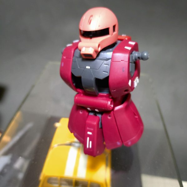 とりあえず胴体から。最低限のスジ彫りとプラ板貼り作業。MGのキットにありそうな密度感が好きなので、あまりやり過ぎない様に注意しながら（笑）（3枚目）