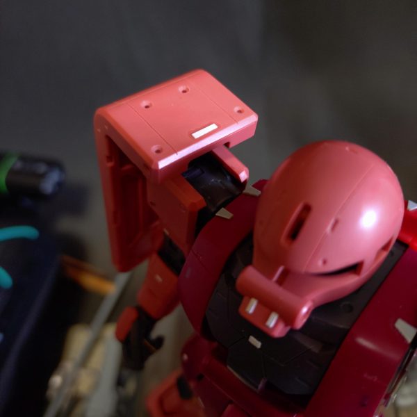 シールドのディテール🆙とランドセルにセンサー追加。シールドは機体番号のデカール貼るスペースを確保する感じにしました。上半身はこんなもんかな？後は脚部の工作です。 （2枚目）