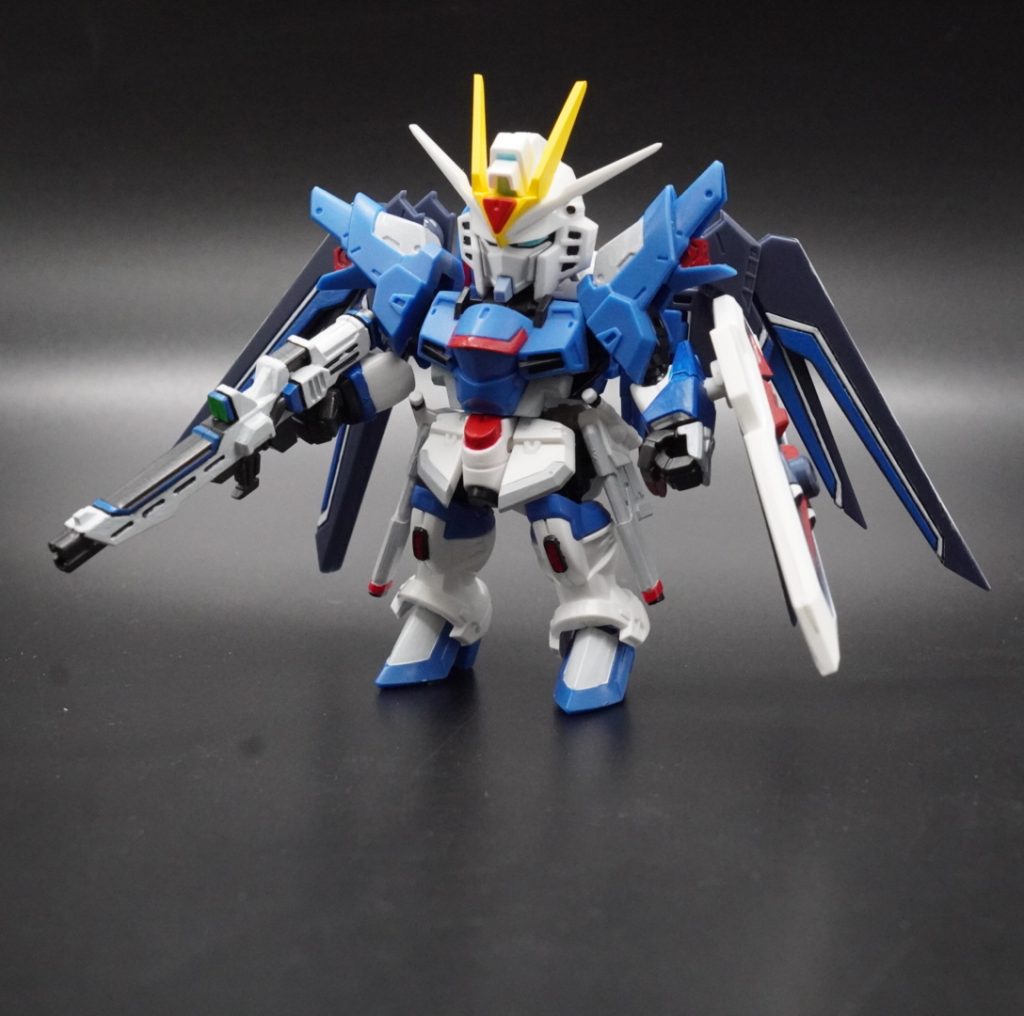 EXパーツを装備。ライフル、シールド、バックパックが、大きくなり、迫力がでます。