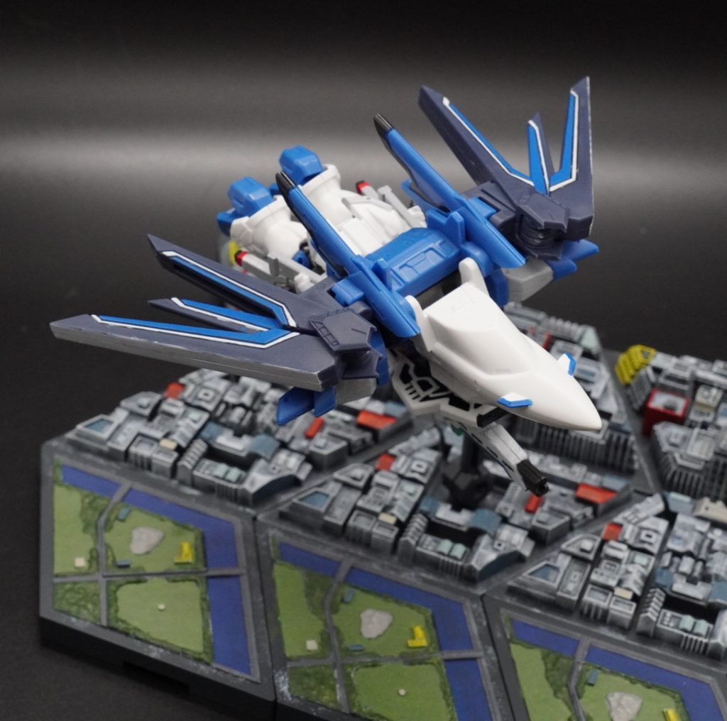 さらに、モビルアーマー形態。上半身をほぼバラすので、めんどくさいでした(^_^;)