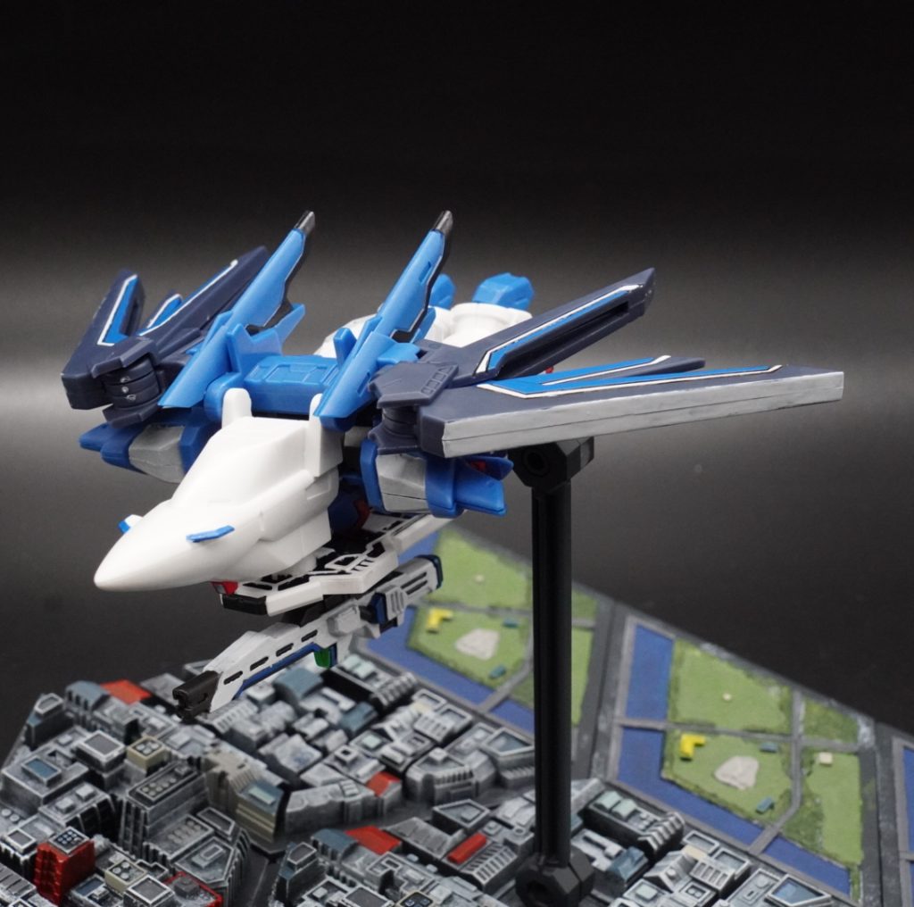 モビルアーマー状態は、腕の3ミリ穴を利用してディスプレイです。