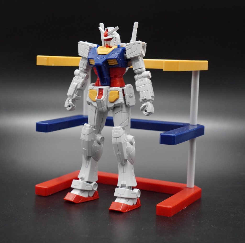 この小さいプラモデルで、モールドがバキバキに入ってます。これを、綺麗に塗装して仕上げる技術を、持ち合わせておりません。よって、何もできません。入場特典とはいえ、プラモデルとしては、かなりの一級品だと思います。