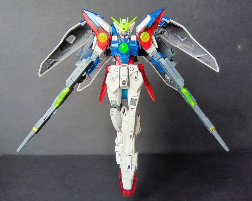 ウイングを広げて、ライフル両手持ち。やはりカッコイイ…。