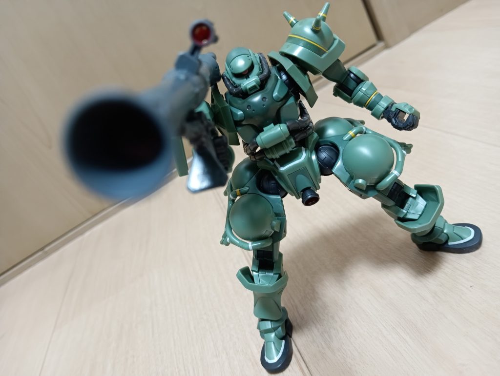 ジークアクスのプラモあるあるだと個人的には思ってるのですが、シールを貼るのがめちゃくちゃ大変ですよね