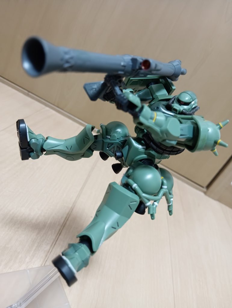 スパイクアーマーの肩の白ラインと、両足の丸いところのシール貼りを失敗したので白いラインが所々ありませんが逆にシンプルになっていいと思うんです(強がり)