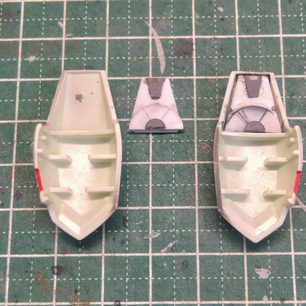 ジムIII　③ひ弱でひょろ長い体型を維持しながら、各部のバランスを取りつつディテールを追加していっております😁アンテナを虫ピンとメタルビーズに置き換えて、頬(？)の部分が寂しいのでサポートパーツを追加しました😊肩のスラスターもサポートパーツに置き換えて、もう少しディテールを入れる予定です😆膝の横の部分もディテール追加しました😂爪先を大きく作り変えました😅足首のシリンダーのチラ見できる方がカッコイイかな🤔作る方に舵を切ることとします…😋越年です😪（5枚目）