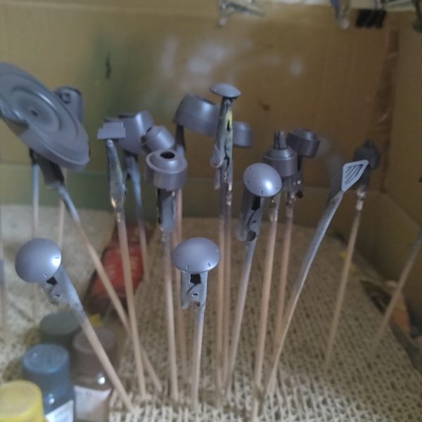 取り敢えずは調色したブラウン吹かしました！ちょいハイライトも吹かしてます！次はこれにパネルカラーを塗り分けしていきます！😄（2枚目）