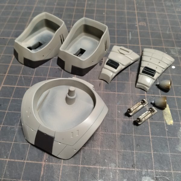 塗り分けはミスってなかったです！😄取り敢えず！十分に乾燥させてから組み立てに入ります！あとモノアイ無のですが組んでみないとカバーのクリアパーツとのクリアランスが分からないので最後にします！😄（2枚目）