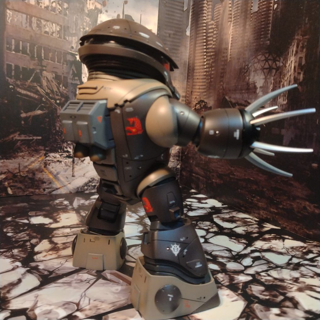 デカールは使い所がいっこうに無かったジオン部隊のエンブレム使いました!😄