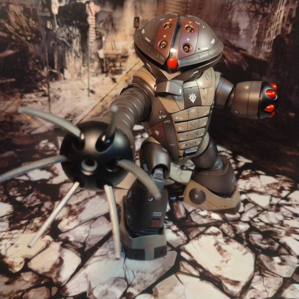 とにかくどうやって人と似てないアッガイにするかと思って!細かなカラーリング変更や色を足したりデカールを貼る量等で頑張りました!😄