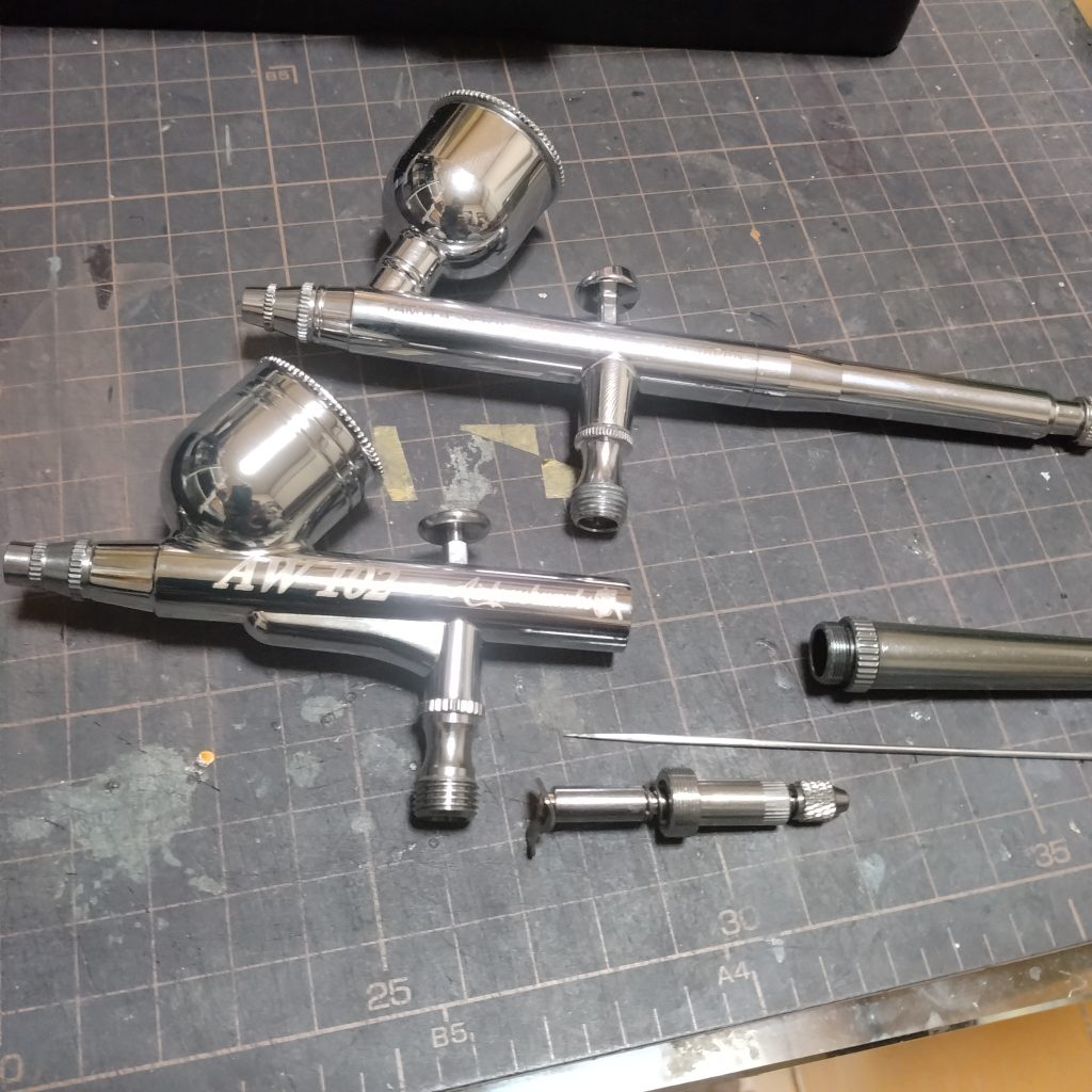 作品名：😄😄ハンドピース！復活！<p>今日届いた取り敢えず代替え器として購入したちょい安価な0.2のハンドピースですが！一度もデビューしないかも知れません！😄もしかしたらと、ずっと使ってきたタミヤスーパーファインにニードルサイズが合うのでは？と、試しに着けて […]</p>
