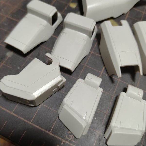 たまにはスジ彫りの清掃後の画像上げておきます！😄塗装は夜から開始しようと考えてます！😀（3枚目）