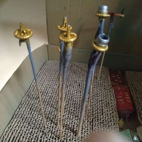 メタル色の塗装が終わりました！😀これでエアブラシによるトップコート以外の塗装が終わりました！😄残る作業は筆塗り、墨入れ、デカール、トップコートです！😀これから先の作業は直に触りながらの作業が多いので！本日は完全に乾燥させるためにここまでにします！😀明日は塗装関連は完全に終わりますので！もしかしたら組み立てに入るかもです！（3枚目）