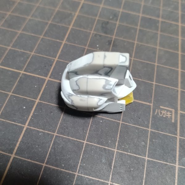 ハイまたなんでこんな面倒くさい事してんだよって感じですが！😄後戻り作業です！😀合わせ目処理しました！またちょいサフ吹かしてホワイト塗装したら全パーツに墨入れしたらやっと組み立てに入れます！😄（2枚目）