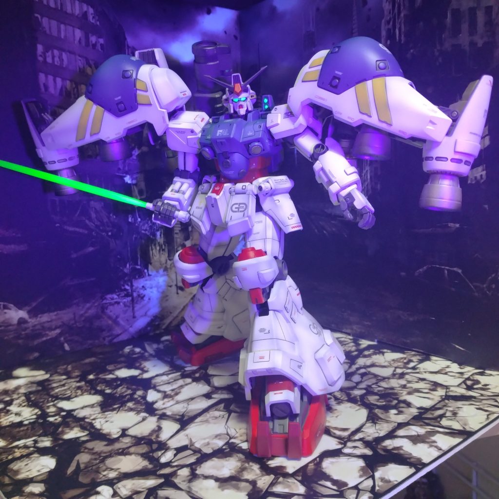 スジ彫り入れて、いつものごとくグラデーション塗装しました！😄