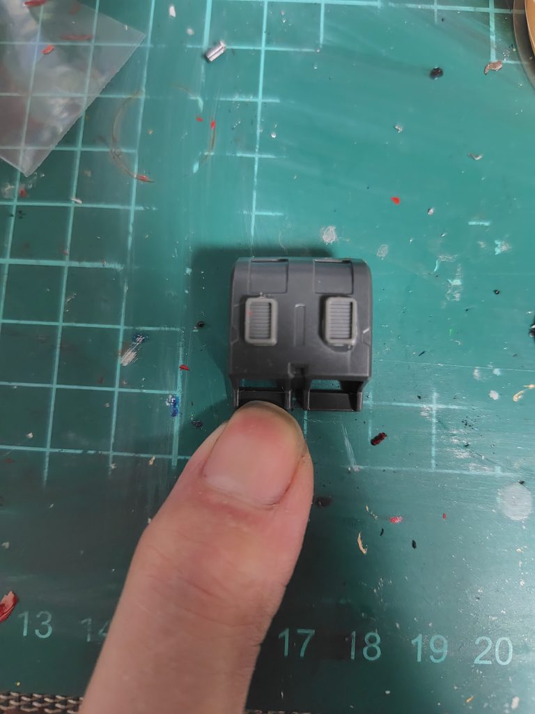 ランドセルに別パーツを接着