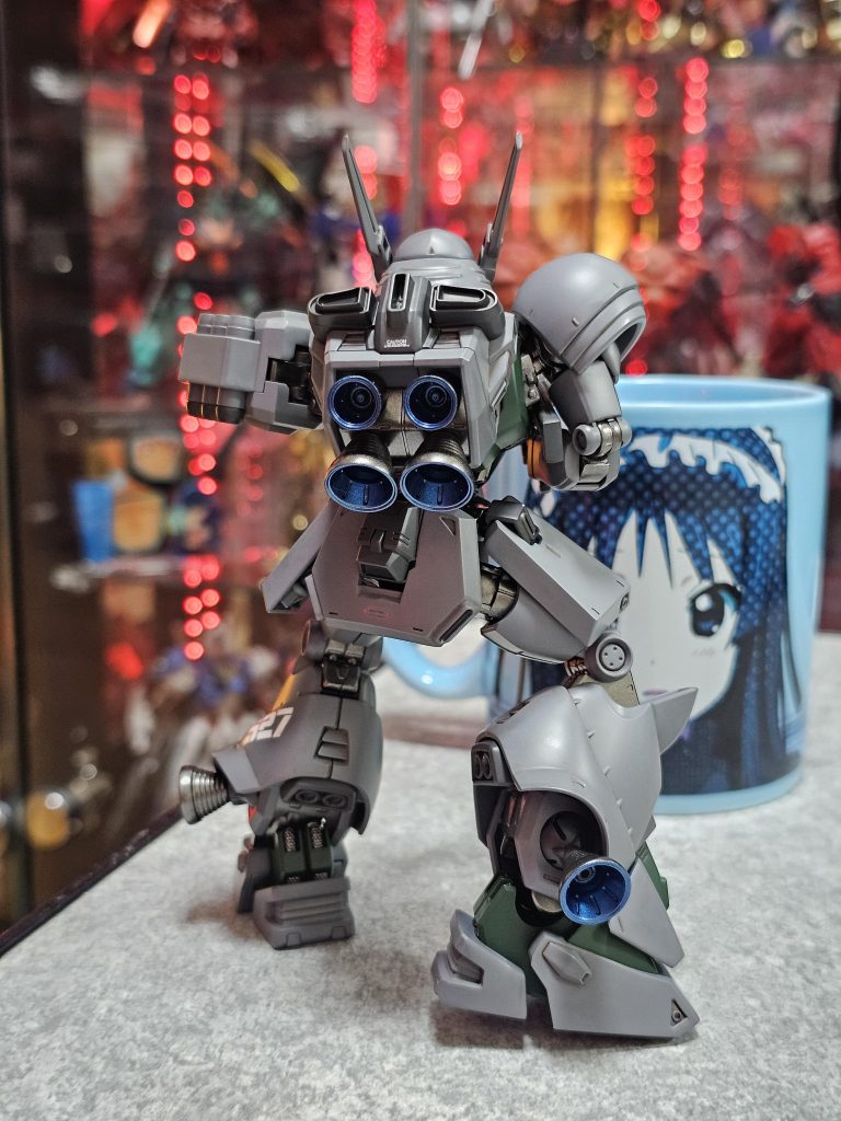 バックショット。後頭部の合わせ目は後ハメで消しています。