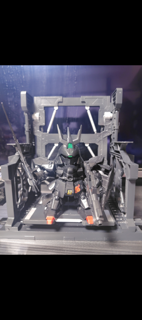 この状態で無塗装だったのを500円で購入成型色で黒でした。