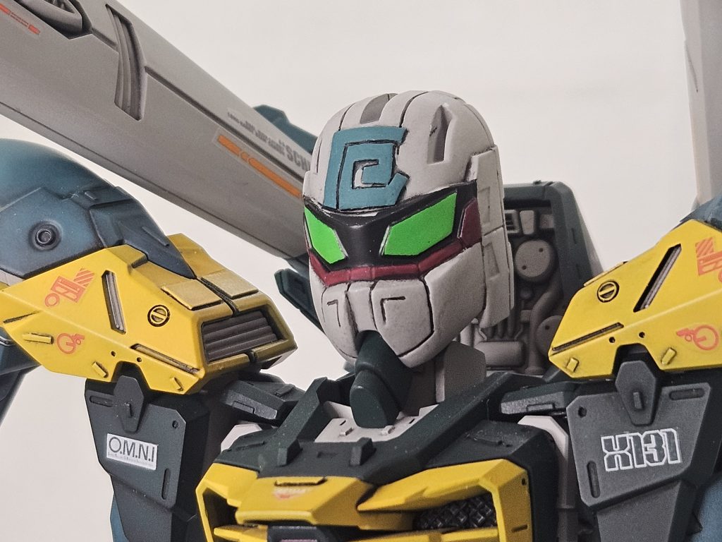 BB戦士ビルドバーニングがベースなのでメット部分が外せます 額には「厄災」の「厄」の文字をプラ板で作りました