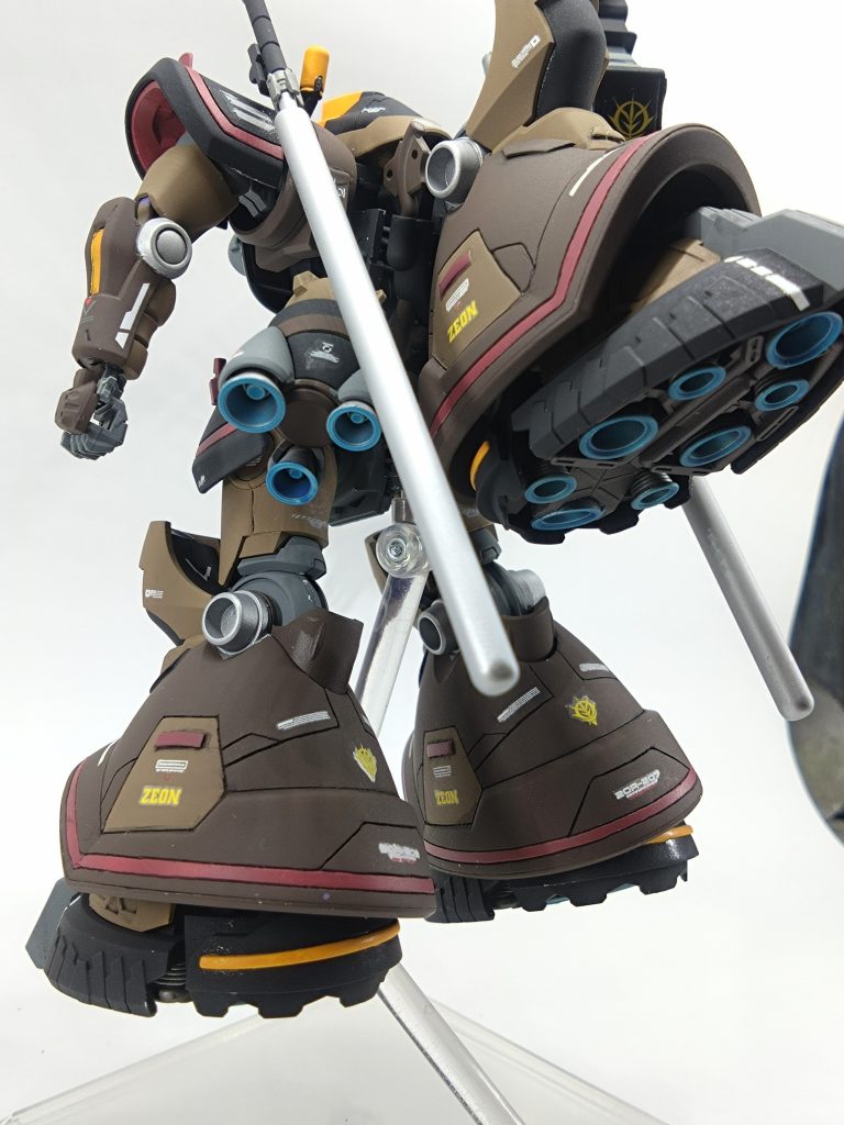 ヒートサーベルは細すぎて竹竿みたいだったのでプラ棒で太くしてます。加熱前の設定でシルバーのままです。