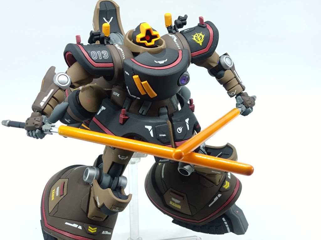 ヒートサーベル加熱後。盾無しには二刀流、って前にも何かの作品に書きましたがヒートサーベルってよりはヒートクラブ（棍棒）をイメージしました。ほんのりグラデーションにしてます。