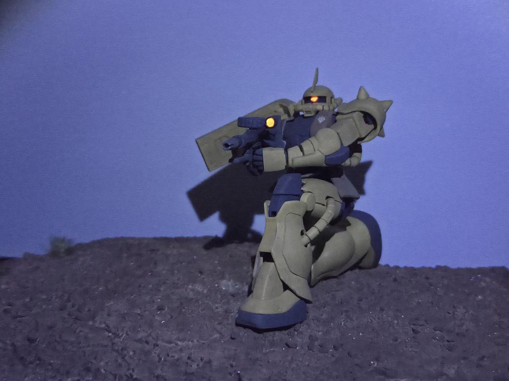 目とスコープは蛍光色で塗ったので、夜戦みたいな感じの雰囲気は少し出るかも