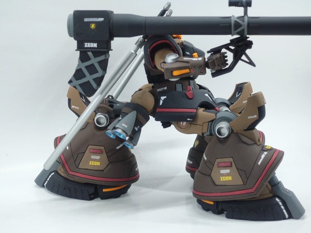 GQドムの最大個性である3本脚はギミックとして面白い。車椅子に乗ってる感覚でしょうか。