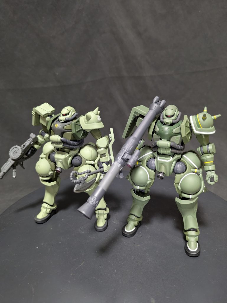 軍警ザク量産型カラーとツーショット