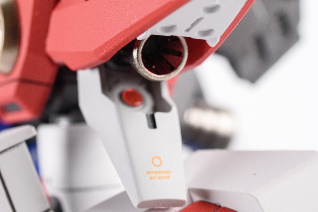 赤の3Dメタリックシールは熱源感知センサー的な意味で貼ってみました🔥