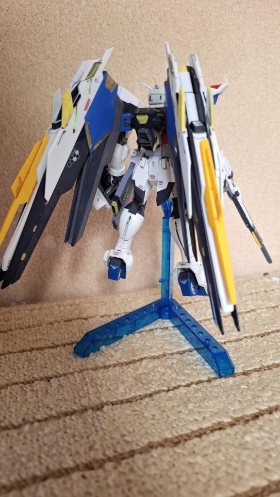 後ろそのままフリーダムのバックパックつけるのも寂しいので、RGウイングゼロのパーツを装着し自分なりのウイングバインダーに。