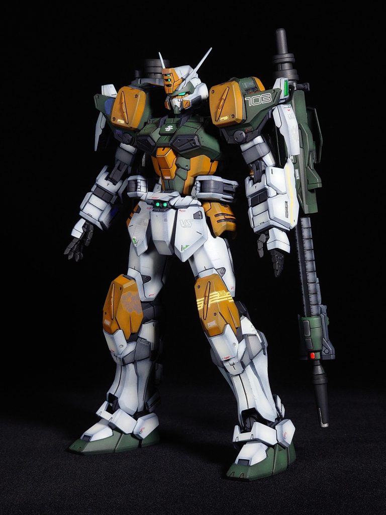今作から黒背景を変えてみました。かなりハッキリし作品が撮影できて効果抜群です。20年くらい前にも1/100バスターを組み上げたことがあるのですが、違いにビックリしました。プロポーションとディティールが全然違いますね。すごく良いです。